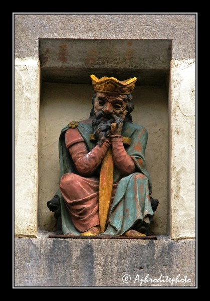 006 Statuette du roi Gedeon sur la place du Bourg de Four